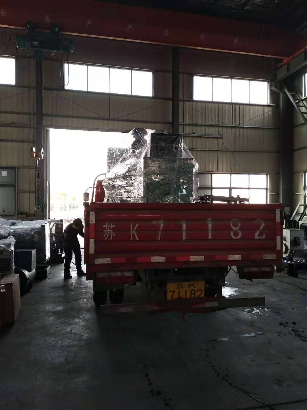 丹阳客户订购400KW乾能柴油发电机组，调试合格发货
